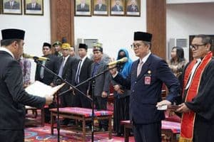 Bupati Kubar, Frederick Edwin