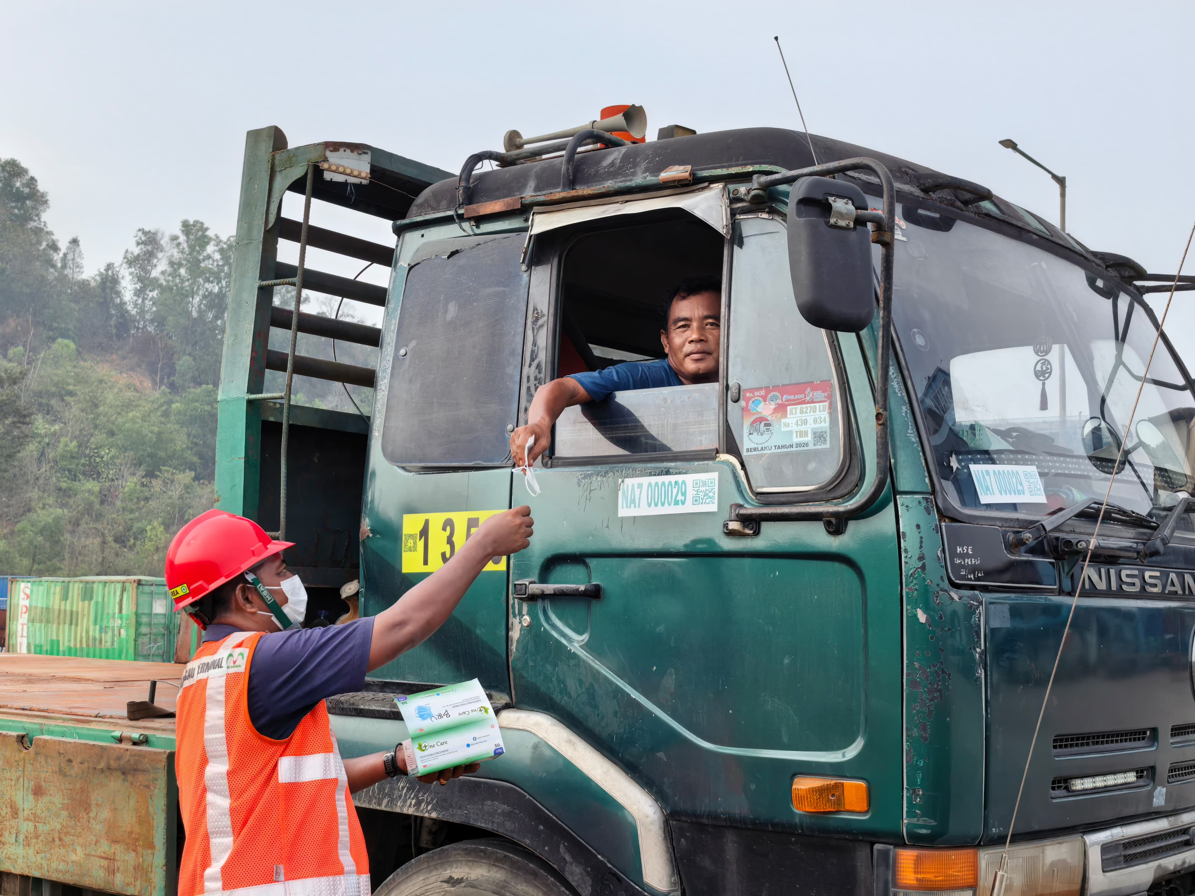 PT KKT bagikan masker