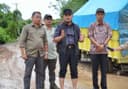 Gubernur Kaltim dan Wabup Kubar Tinjau Jalan Nasional yang Rusak Parah di Muara Lawa