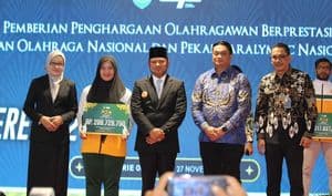 Penyerahan bantuan Pemprov