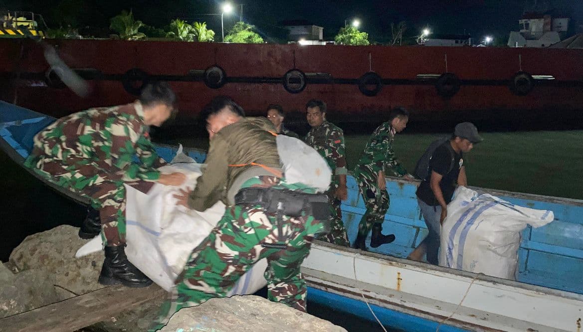 Aparat gagalkan barang ilegal di perbatasan utara Kalimantan (dok: TNI)