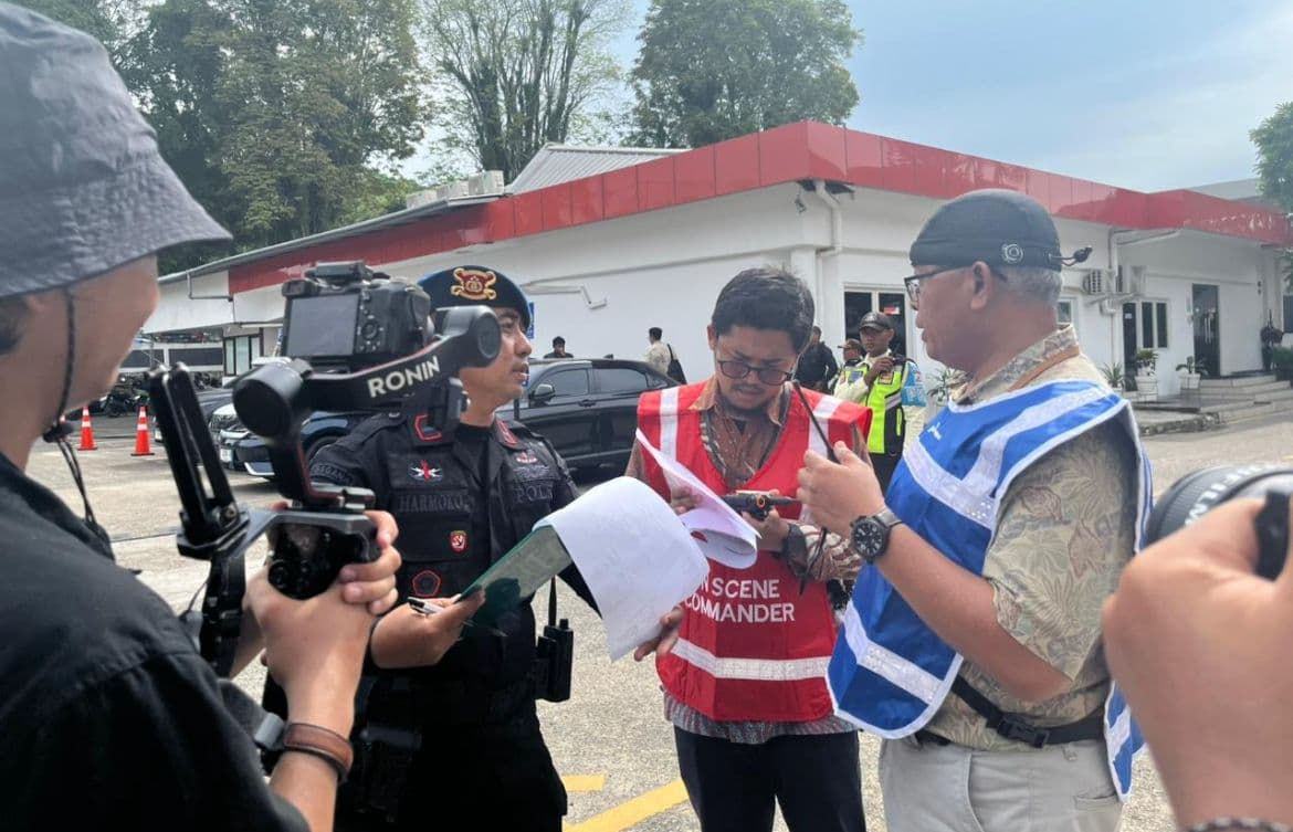 Detasemen Gegana Satbrimob Polda Kaltim melaksanakan simulasi sterilisasi ancaman bom