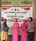Pererat Kedekatan dengan Masyarakat, Polwan Polda Kaltim Bersama Bhayangkari Berbagi Tali Asih di Balikpapan
