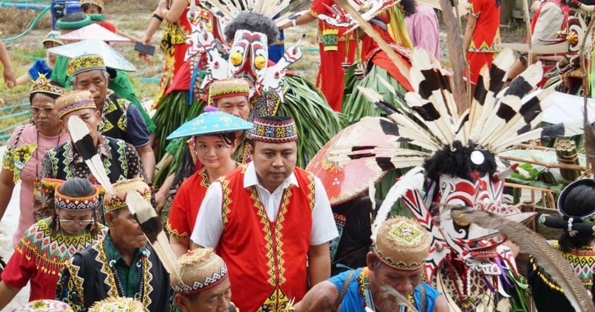 Anah Api Masyarakat Kampung Anah Kubar Gelar Acara Adat Tanam Padi Tahunan ...
