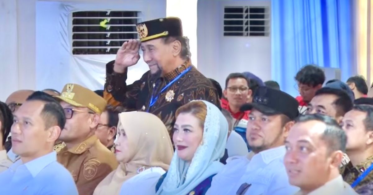 Pemprov Kaltim Minta Maaf Soal Polemik Posisi Duduk Sultan, Begini ...