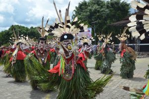 Tarian Hudoq yang sering di tampilkan dalam ajang Hudoq Pekayang di Kalimantan Timur (foto:ist)