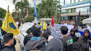 Unjuk rasa di depan kantor Gubernur Kaltim (foto:ayb)