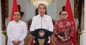 Presiden Jokowi, bersama Menpan RB Abdullah Azwar Anas (foto: Sekretariat Presiden)