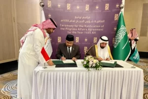 Menteri Agama Yaqut Cholil Qoumas serta Menteri Haji dan Umrah Arab Saudi Tawfiq F. Al-Rabiah telah menandatangani kesepakatan kuota jamaah haji untuk Indonesia (Foto: Antara)