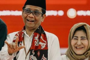 Mahfud MD dan istri, Zaizatun Nihayati (Foto: Ist)