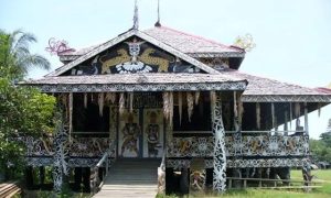 Salah satu rumah adat di Kalimantan Timur (foto: ist)