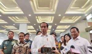 Presiden Jokowi didampingi Prabowo dan Bahlil (dok: beritasatu)