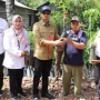 Kepala Dinas Perkebunan Kaltim, Ahmad Muzakkir (tengah) (foto:disbunkaltim)