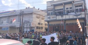 Unjuk rasa terkait pelanggaran pemilu di Kutim (dok: cc)