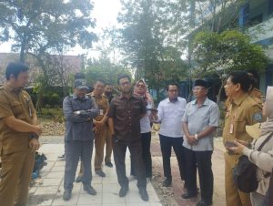 Rombongan Komisi III DPRD Bontang, Sidak Pembangunan SMPN 1 (foto: katakaltim)