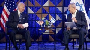 Momen Joe Biden bertemu dengan Netanyahu di Tel Aviv beberapa bulan lalu (dok: AP/Pool/miriam alster)