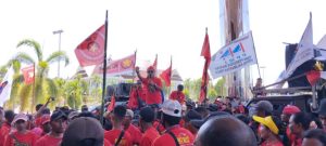 Ratusan Buruh unjuk rasa di Gedung DPRD Kutim pada peringatan May Day (dok: katakaltim)