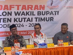 Legislator Kalimantan Timur, Ismail ST kembalikan formulir bakal calon Wakil Bupati Kutim di penjaringan PKS (dok: katakaltim)