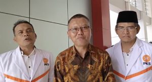 Ketua DPD PKS Kutim Warno didampingi pengurus DPD PKS (aset: katakaltim)
