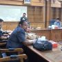 Legislator Kutim Faizal Rachman saat menyampaikan tanggapannya dalam RDP antara Pihak PT Indexim Coalindo dan Poktan Bina Warga (aset: katakaltim.com)