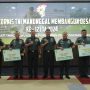 Penghargaan Juara 3 Lomba Karya Jurnalistik Kategori Dansatgas Media Online pada kegiatan TMMD yang diterima langsung Komandan Kodim 0908/Bontang, Letkol Inf Aryo Bagus Daryanto (dok: katakaltim)