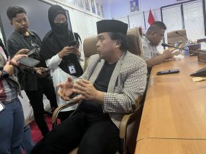 Bacalon Wali Kota Bontang Agus Harus saat ditemui awak media di ruang rapat 2 DPRD Bontang (aset: katakaltim)