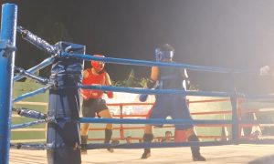 Pergelutan atlet muaythai yang memperebutkan Kejuaraan Wali Kota Bontang Cup 2024 (dok: katakaltim)