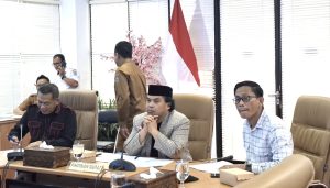 Legislator Kota Bontang, Maming, Agus Haris dan Bakhtiar Wakkang dalam RDP terkait pembebasan lahan di kawasan industri Bontang Lestari (aset: katakaltim.com)