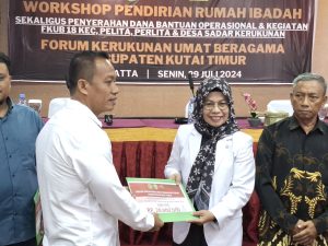 Ketua PERLITA Kutim, Kastina, saat hadiri workshop pendirian rumah ibadah (aset: katakaltim)