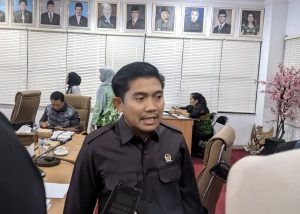 Ketua DPRD Bontang Andi Faizal Sofyan Hasdam saat ditemui di kantor DPRD Bontang kamis 22 Agustus 2024 (aset: katakaltim)