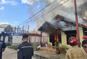 Api Melalap Rumah di Jalan Mulawarman (aset: katakaltim)