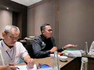 CO Founder Semesta Academy, I Made Kertayasa saat konferensi pers di Hotel Fugo Jumat 23 Agustus 2024 (aset: Agung/katakaltim)