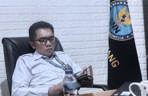 Kepala Badan Narkotika Nasional (BNN) Kota Bontang, Lulyana Ramdhani saat di ruang kerjanya (aset: Ali/katakaltim)