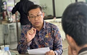 Kuasa hukum kontraktor Ngabidin Nurcahyo saat menggelar konferensi pers pada Kamis 29 Agustus 2024 (aset: Sandi/katakaltim)