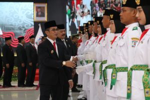 Wali Kota Rahmad Mas’ud mengukuhkan sebanyak 38 orang anggota Paskibraka Kota Balikpapan di aula Balai Kota Balikpapan