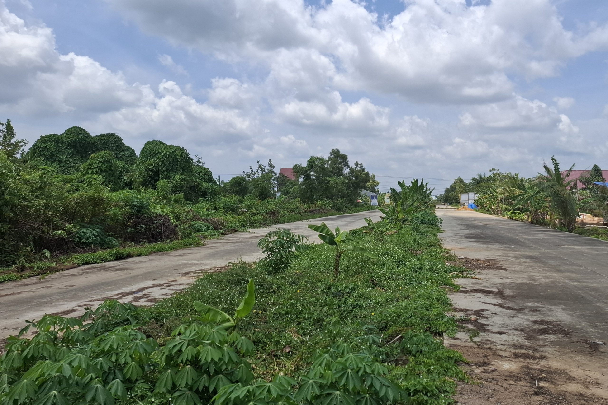 Lahan proyek Jalan Ringroad IIA yang menghubungkan Jalan Abdul Wahab Syahranie (Pendidikan) menuju Soekarno Hatta belum terbayarkan yang belum terbayarkan. (aset: caca/katalaltim)