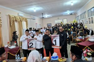 KPU Kutim menggelar Rapat pleno terbuka pengundian dan penetapan nomor urut pasangan calon (Paslon) Bupati dan Wakil Bupati untuk Pilkada Kutim 2024 (aset:caca/katakaltim)