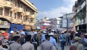 500 personel gabungan yang terdiri dari Satpol PP, anggota TNI, Polri, dan Organisasi Perangkat Daerah (OPD) diterjunkan dalam penertiban Pedagang Kaki Lima (PKL) liar di Kawasan Pasar Pandansari, Balikpapan Barat, Selasa (3/9/2024) (aset: katakaltim)