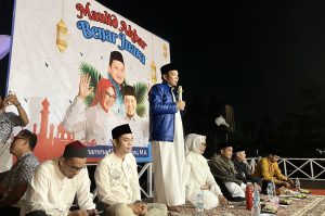 Bapaslon kepala daerah Kota Bontang, Najirah-Muhammad Aswar, bersama ulama asal Sulawesi, Muhammad Yusuf, dan anggota DPRD Kota Bontang, Awing dalam acara peringatan Maulid Nabi Muhammad SAW, Rabu 18 September 2024 (aset: katakaltim)