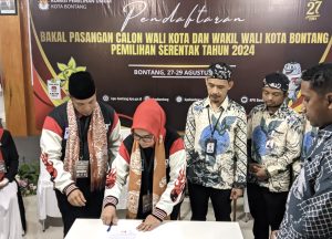 KPU Bontang terima kedatangan bapaslon Najirah-Aswar mendaftar jadi calon keoala daerah (aset: Ali/katakaltim)