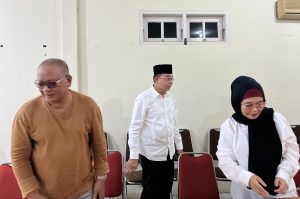 Udin Mulyono bersama Andi Sofyan Hasdam dan Neni Moerniaeni usai menggelar konferensi pers, Minggu 15 September 2024 (aset:agu/katakaltim)