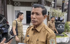 Pjs Wali Kota Bontang Munawwar setelah menggelar rakor bersama OPD terkait Bimtek (aset: Ali/katakaltim)