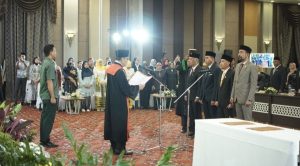 Alwi Al Qadri dilantik secara resmi sebagai Ketua DPRD Kota Balikpapan untuk periode 2024-2029. Yang dilaksanakan di Ballroom Hotel Tjokro Balikpapan, Selasa (15/10/2024) (aset: hilman/katakaltim)