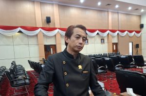 Anggota DPRD Kota Bontang Rustam (aset: caca/katakaltim)