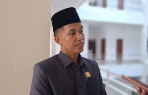 Anggota DPRD Bontang, Joni Allo'Padang (aset: caca/katakaltim)