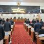 Pemerintah Kota (Pemkot) Bontang bersama DPRD Bontang menggelar rapat paripurna ke-7 masa sidang 1 dalam rangka memperingati hari ulang tahun (HUT) ke-25 Kota Bontang, Sabtu (12/10/2024) berlangsung di ruang paripurna DPRD. Mengusung tema “Mendayung Bersama untuk Bontang Hebat dan Beradab” (aset: caca/katakaltim)