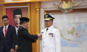 Mendagri Tito Karnavian melantik dan memperpanjang masa tugas Penjabat Gubernur Kalimantan Timur, Akmal Malik hingga pelaksanaan Pilkada Serentak 20204 selesai, Senin (7/10/2024). (aset: hilman/katakaltim)