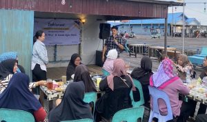 Pemuda Bontang Kuala menggelar deklarasi dukungan untuk paslon kepala daerah Bontang, Neni Moerniaeni dan Agus Haris, Senin (21/10/2024) di Kelurahan Bontang Kuala (aset: agu/katakaltim)