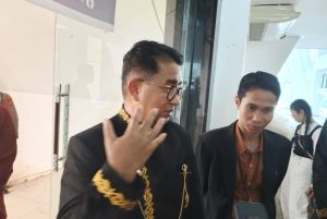 Pj Gubernur Kaltim Akmal malik menyampaikan kepada awak media masalah tapal batas Kampung Sidrap (aset: caca/katakaltim)