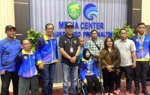 Foto bersama atlet disabilitas Kaltim yang berhasil membawa pulang medali di PEPARNAS 2024 (aset: puji/katakaltim)